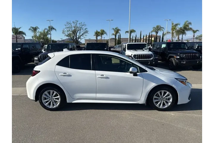 $20562 : Toyota Corolla Hatchback 202 image 9