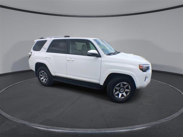 $31300 : PRE-OWNED 2018 TOYOTA 4RUNNER image 2