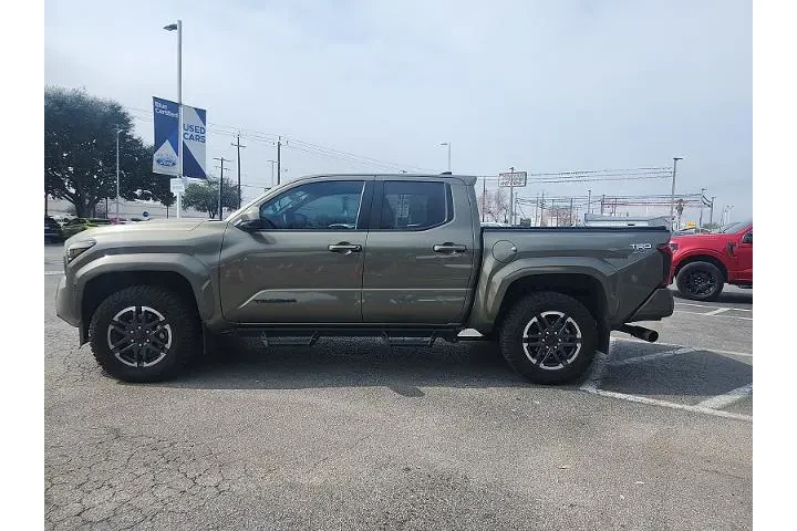 $39998 : Toyota Tacoma 2024 4x4 SR5 4 image 5