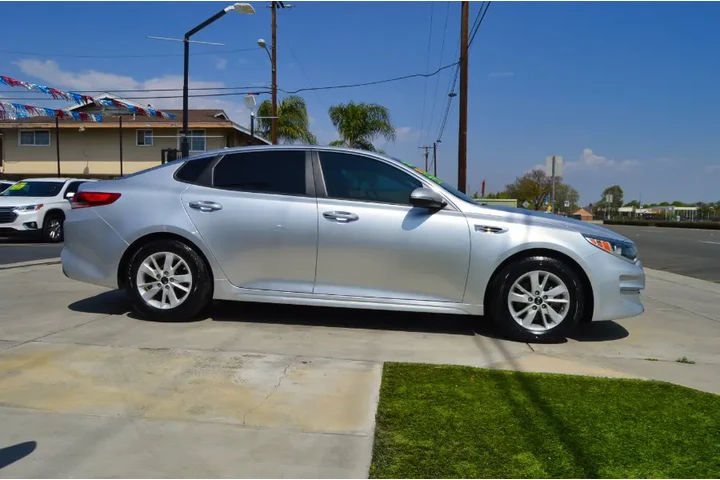 $13265 : Used 2018 Optima LX Auto for image 6
