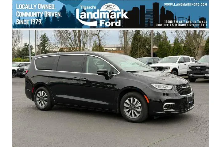 $27983 : Chrysler Pacifica Plug-In Hy image 1