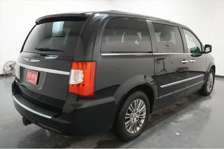 $5900 : Chrysler Town and Country 20 image 9