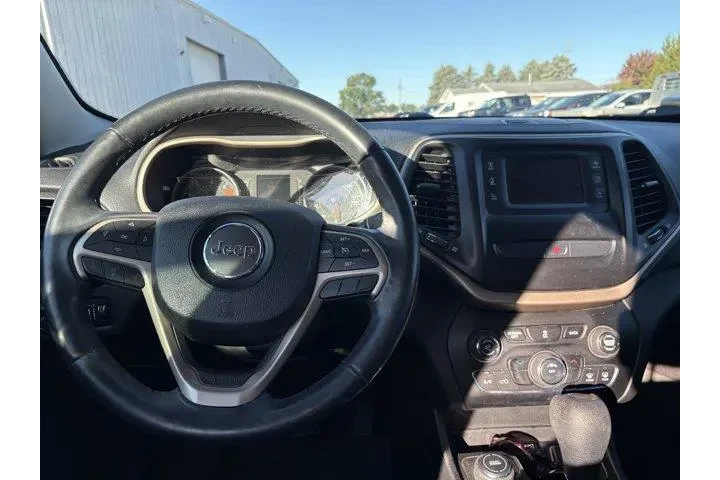 Jeep Cherokee 2016 4x4 Latit image 5