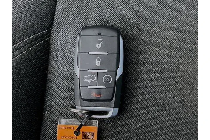 $27975 : Ram 1500 2019 4x4 Big Horn 4 image 9