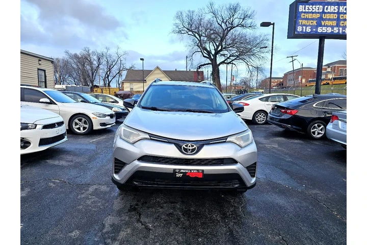 $15900 : 2016 RAV4 LE AWD image 2