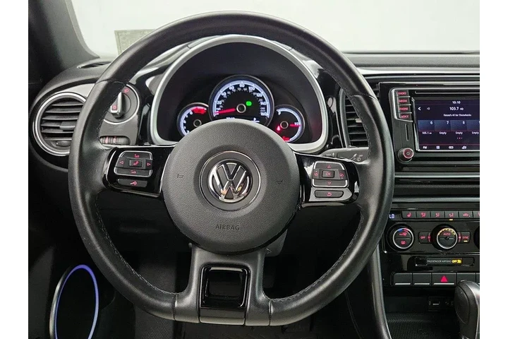 $27998 : Volkswagen Beetle Convertibl image 10