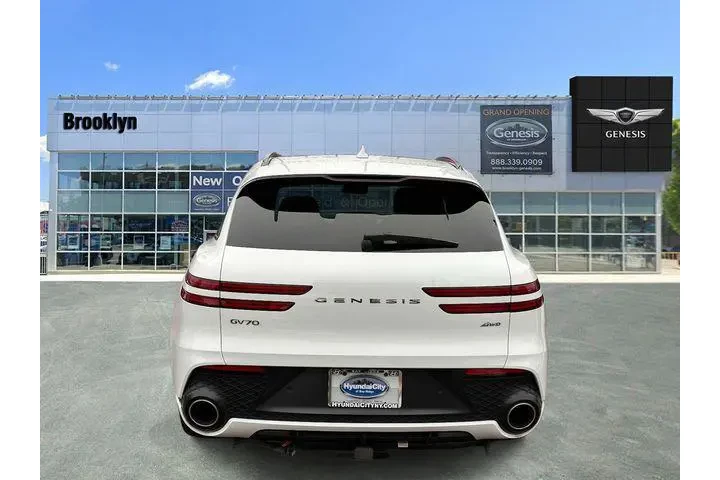 $34888 : Genesis GV70 2023 AWD 2.5T S image 5