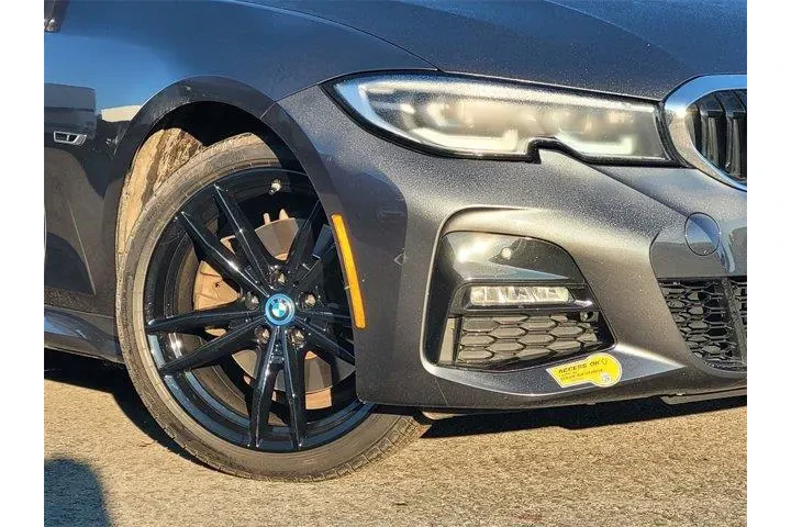 $23988 : BMW 3 Series 2022 330e 4dr S image 3
