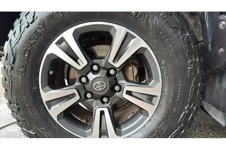 $24854 : Toyota Tacoma 2017 4x4 TRD P image 9