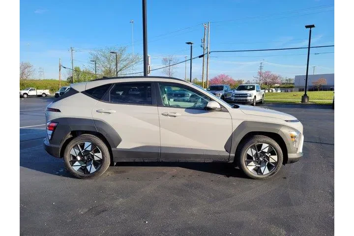 $24798 : Hyundai KONA 2025 SEL 4dr Cr image 2