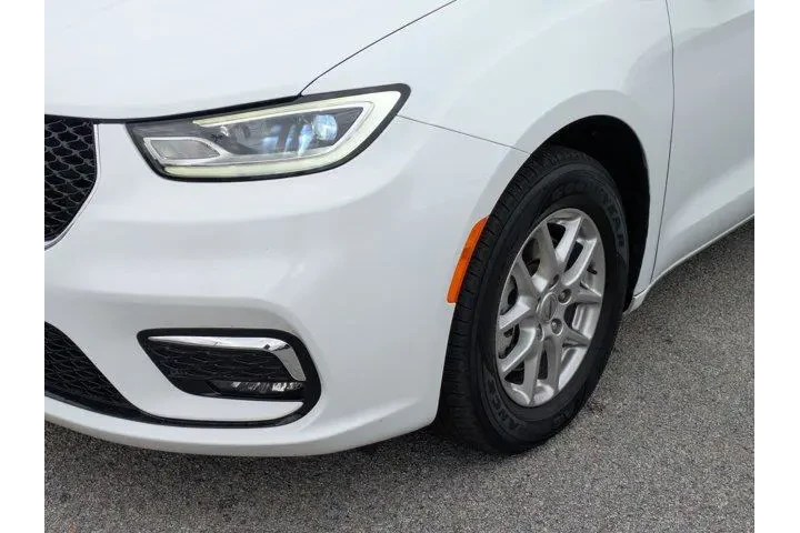 $27995 : Chrysler Pacifica 2024 Touri image 9