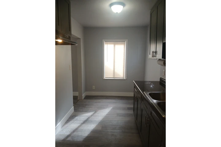 $1850 : 1rec.1bano frente a escuela image 2