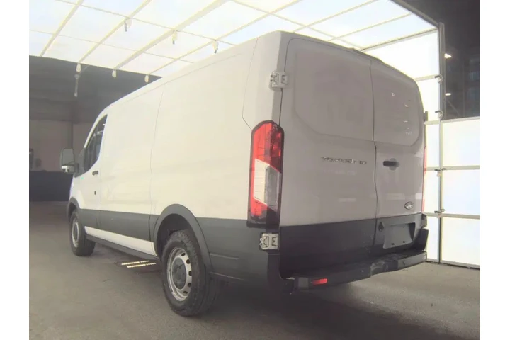 $6200 : 🚘Ford transit ( Cash) 2017 image 3