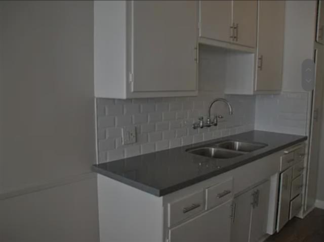 $1300 : Apartment for rent image 5