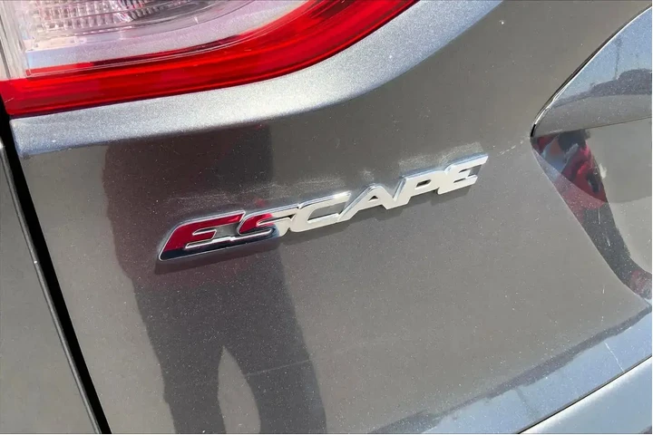 $8484 : Ford Escape 2016 S 4dr SUV image 9
