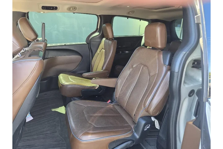 $17390 : Chrysler Pacifica 2017 Limit image 8