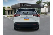 $30843 : Toyota RAV4 2023 AWD XLE 4dr thumbnail