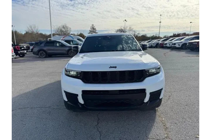 $29929 : Jeep Grand Cherokee L 2021 4 image 2