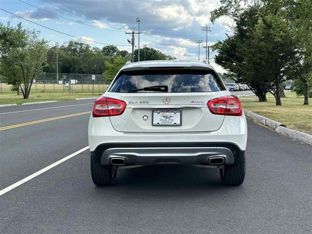 2016 GLA 250 4MATIC SUV image 7