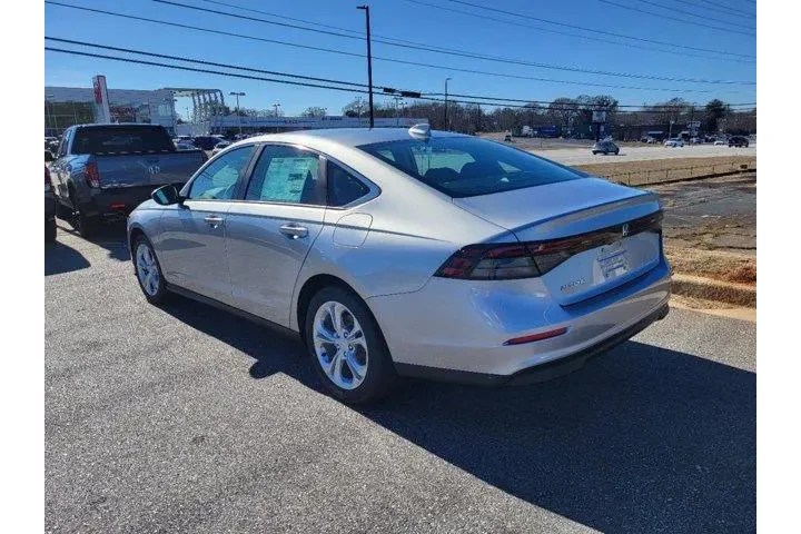 $23371 : Honda Accord 2024 LX 4dr Sed image 3