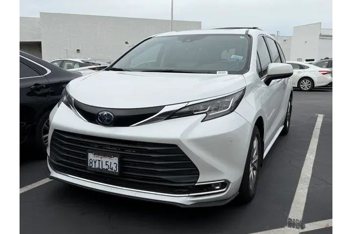 $37544 : Toyota Sienna 2022 XLE 8-Pas image 2