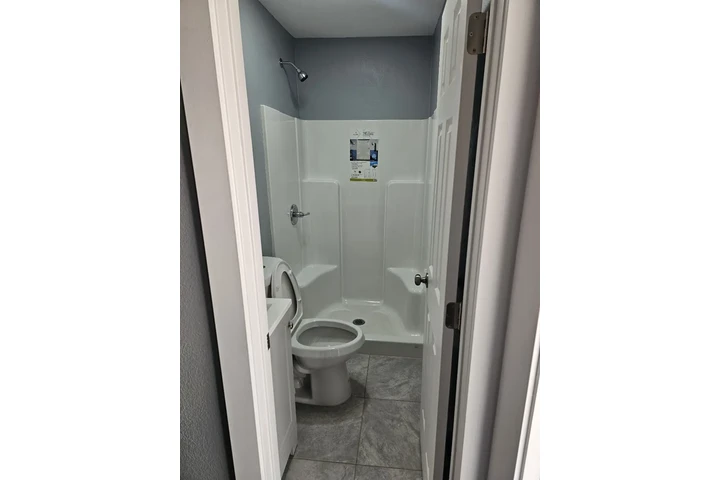 $1000 : CUARTO CON ENTRADA PRIVADA image 1