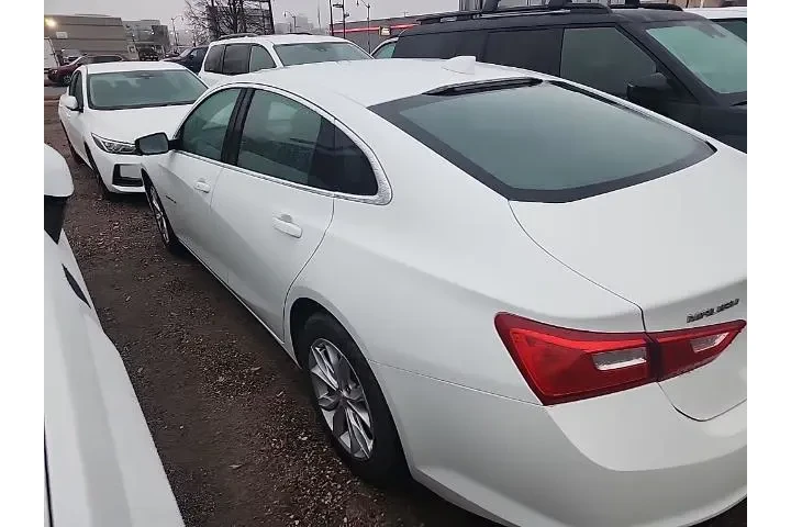 $17529 : Chevrolet Malibu 2023 LT 4dr image 6