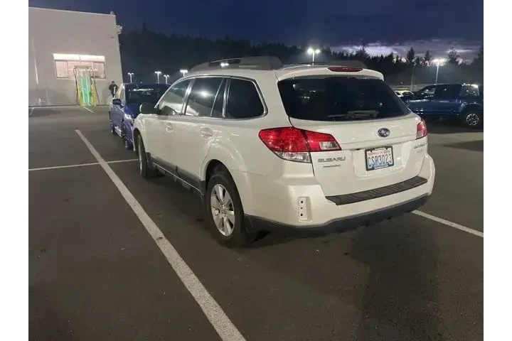 $5989 : Subaru Outback 2011 AWD 2.5i image 7