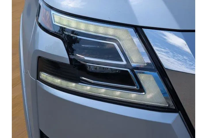 $37999 : Nissan Armada 2023 4x4 SL 4d image 4