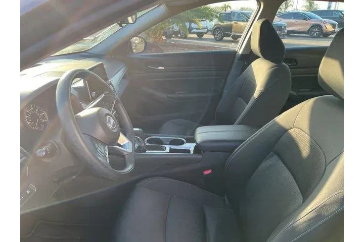 $17981 : Nissan Altima 2024 2.5 SV 4d image 9