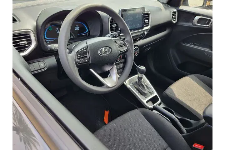 $19900 : Hyundai VENUE 2026 SE 4dr Cr image 5