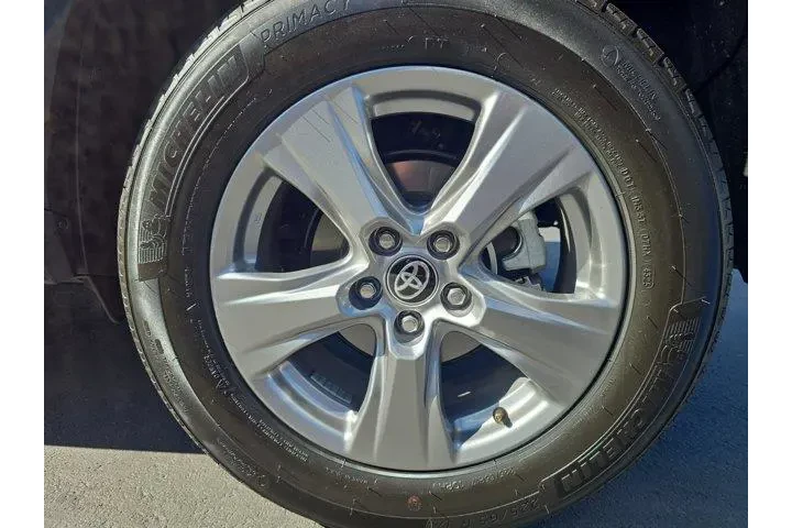 $36995 : Toyota RAV4 2025 AWD XLE 4dr image 6