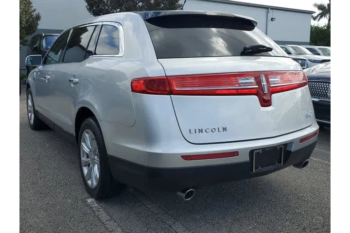$15990 : Lincoln MKT 2018 Premiere 4d image 4