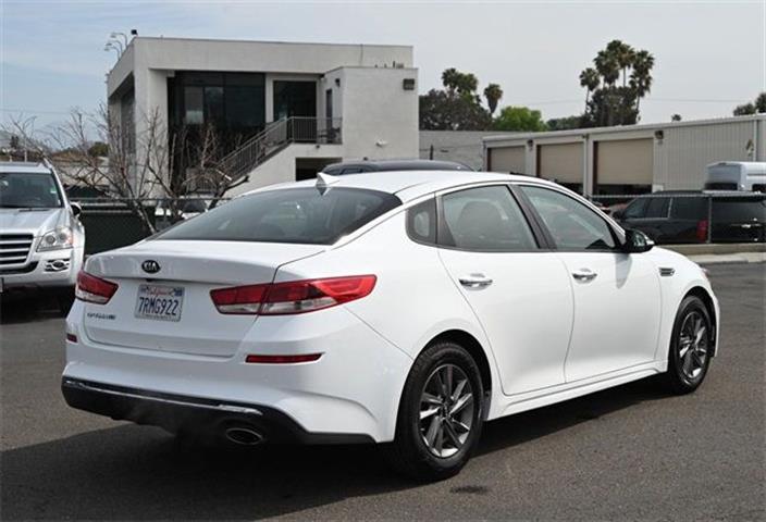 $17989 : 2020 Optima image 8