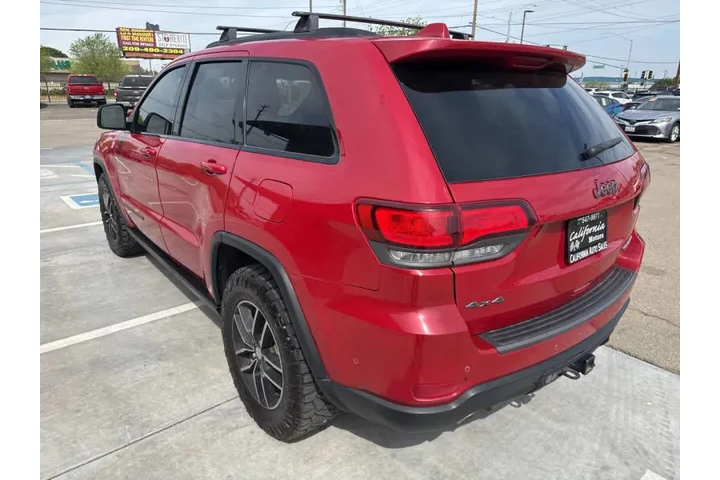 $17999 : 2017 Grand Cherokee Trailhawk image 4