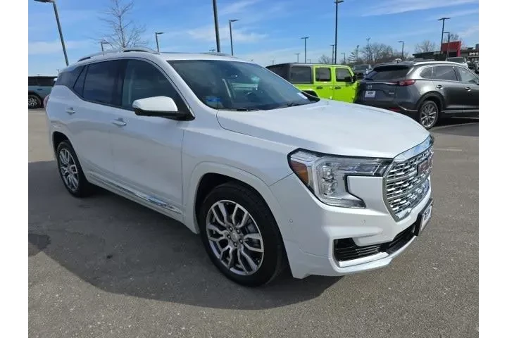 $26500 : GMC Terrain 2022 AWD Denali image 7