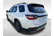 $39690 : Honda Pilot 2024 AWD Touring thumbnail