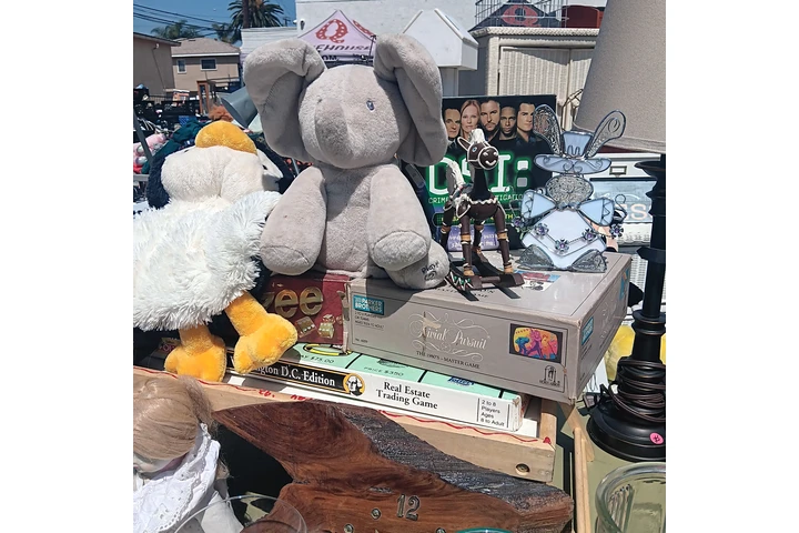 $3 : Venta de Garaje Multifamiliar image 8