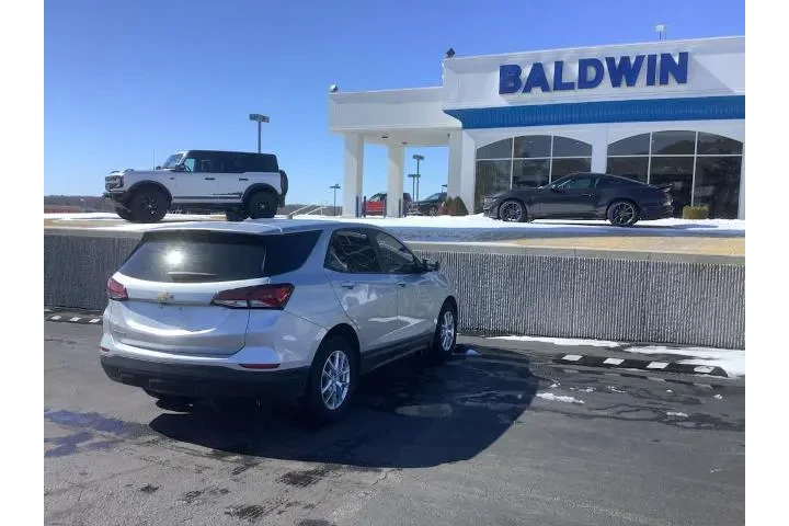 $17550 : Chevrolet Equinox 2022 LS 4d image 7