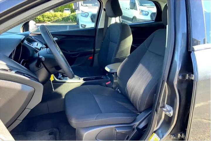 $9998 : Ford Focus 2017 SE 4dr Sedan image 7