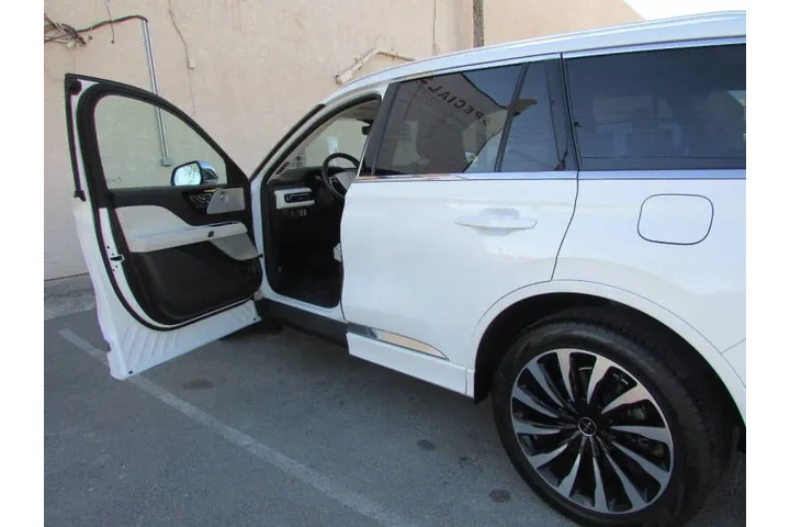 $54900 : 2020 Aviator Black Label Gran image 10
