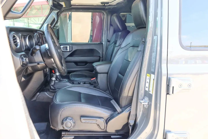 $32587 : 2018 Wrangler Unlimited Sahar image 7