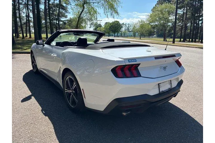 $37472 : Ford Mustang 2025 EcoBoost 2 image 5