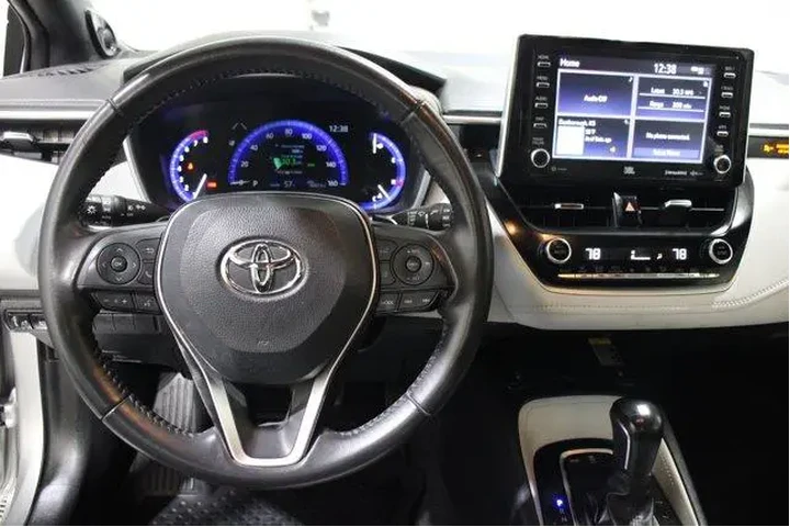 $20892 : Toyota Corolla Hatchback 202 image 8