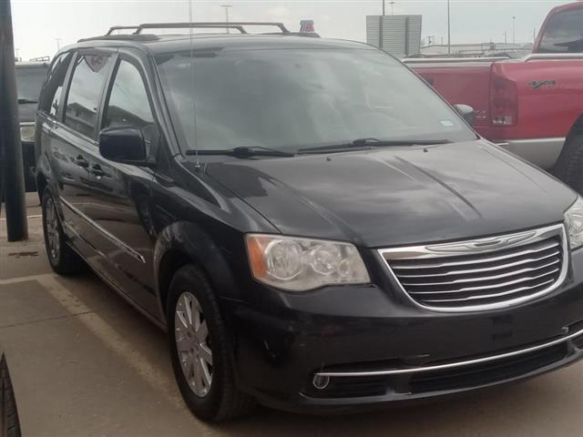 $10998 : 2014 Town & Country image 2