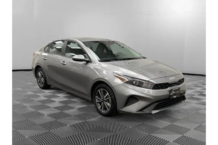 $16288 : Kia Forte 2023 LXS 4dr Sedan image 7