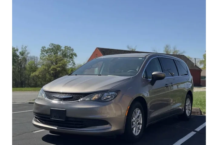 $7999 : 2017 Pacifica LX image 2