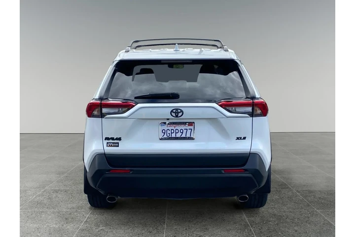 $30240 : Toyota RAV4 2023 XLE Premium image 4