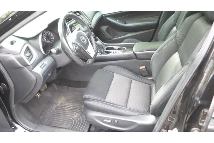 $12975 : 2017 Maxima 3.5 SV image 10