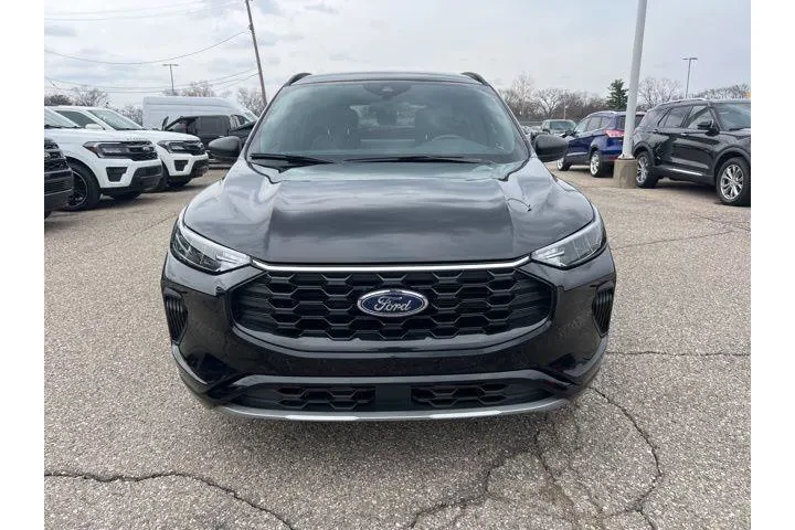 $22863 : Ford Escape 2023 ST-Line 4dr image 2